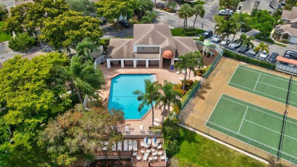 Discovery Pointe, 2147 Discovery Cir W, Deerfield Beach, Florida 33442, image 2