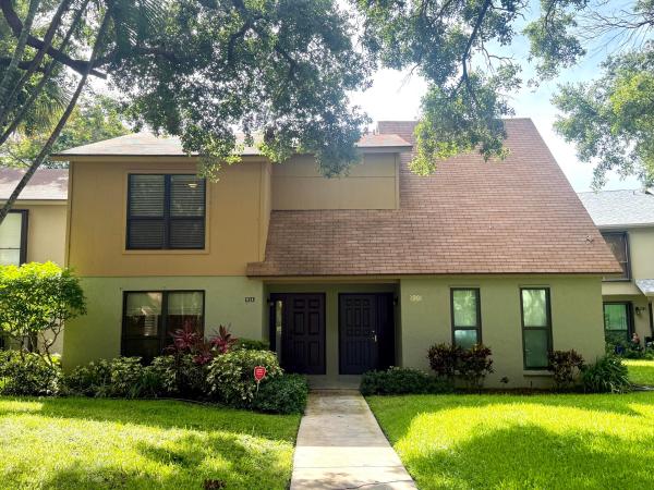 Sandtree Townhouses, 814 Sandtree Dr, Palm Beach Gardens, Florida 33403, image 1