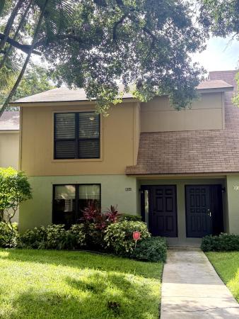 Sandtree Townhouses, 814 Sandtree Dr, Palm Beach Gardens, Florida 33403, image 2