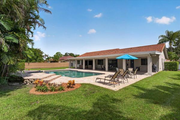 Pasadena Estates, 20250 NW 5th St, Pembroke Pines, Florida 33029, image 2