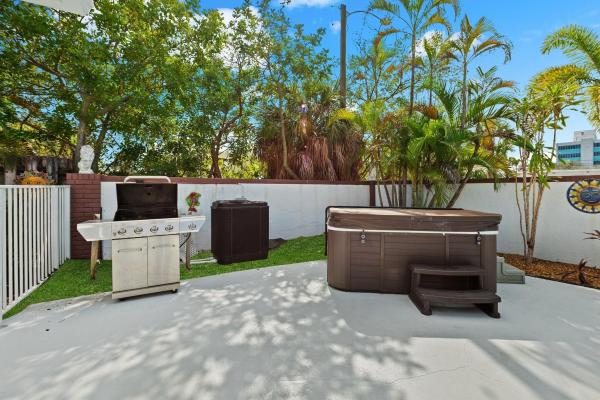 2200 NE 36th St #1-2, Fort Lauderdale, Florida 33309, image 2
