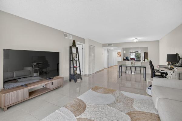Racquet Club At Bonaventure, 410 Lakeview Dr #103, Weston, Florida 33326, image 2