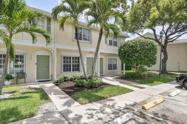 Coral Reef Club, 9905 NW 57th Mnr, Coral Springs, Florida 33076, image 3