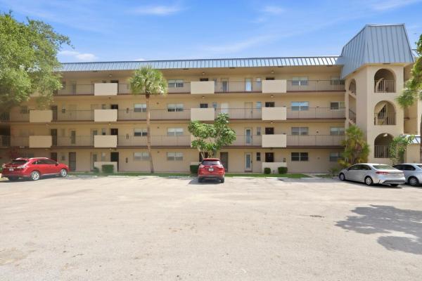 The Falls Of Inverrary, 6301 N Falls Circle Dr #111, Lauderhill, Florida 33319, image 2
