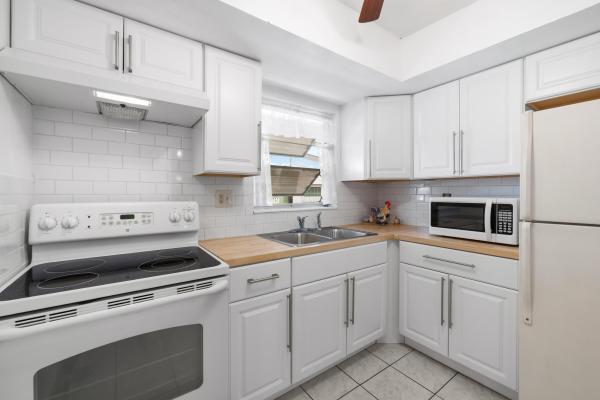 Crosley At Cresthaven Villas, 2915 Crosley Dr W #G, West Palm Beach, Florida 33415, image 3