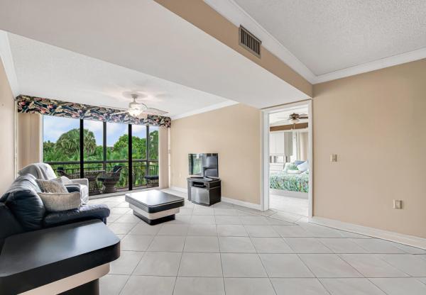 Whitehall At Camino Real, 6169 Balboa Cir #302, Boca Raton, Florida 33433, image 3
