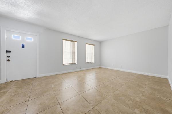 52 Canterbury Ln, Tamarac, Florida 33319, image 2