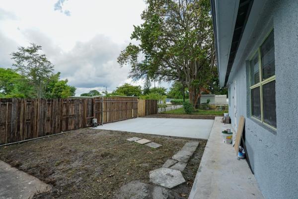 Esquire Lake Estates, 661 NW 23rd Ter, Pompano Beach, Florida 33069, image 3