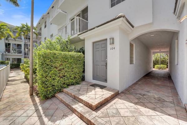 Palm Island Villas, 2725 NE 8th Ave #104, Wilton Manors, Florida 33334, image 3