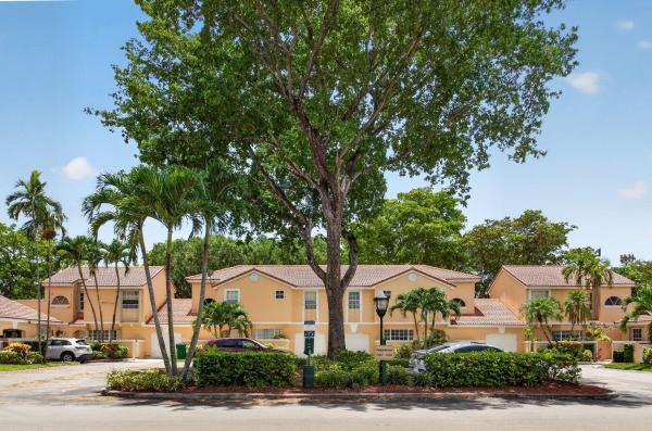 11451 Lakeview Dr #3A, Coral Springs, Florida 33071, image 2