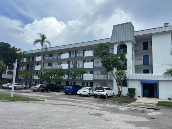 The Falls Of Inverrary, 6100 S Falls Circle Dr #105, Lauderhill, Florida 33319, image 3