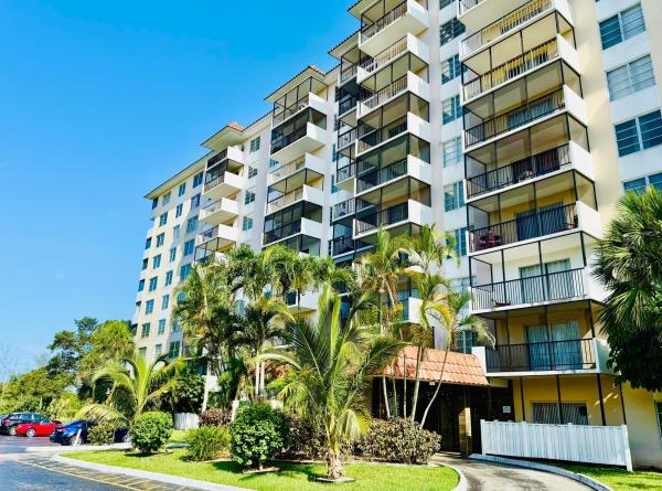 The Manors Of Inverrary, 4164 Inverrary Dr #404, Lauderhill, Florida 33319, image 2