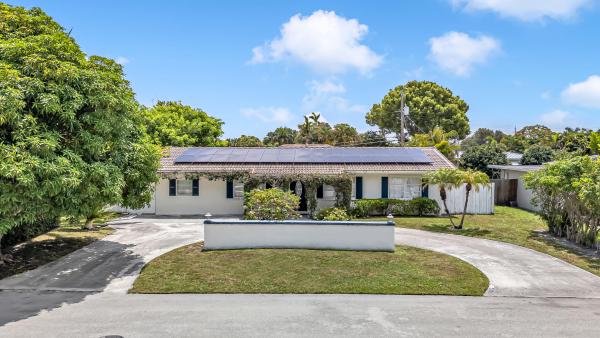 Lighthouse Manor, 3830 NE 22nd Ter, Lighthouse Point, Florida 33064, image 1