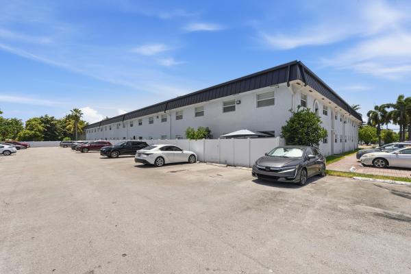 Wisteria Court, 1470 N Dixie Hwy #43, Fort Lauderdale, Florida 33304, image 3