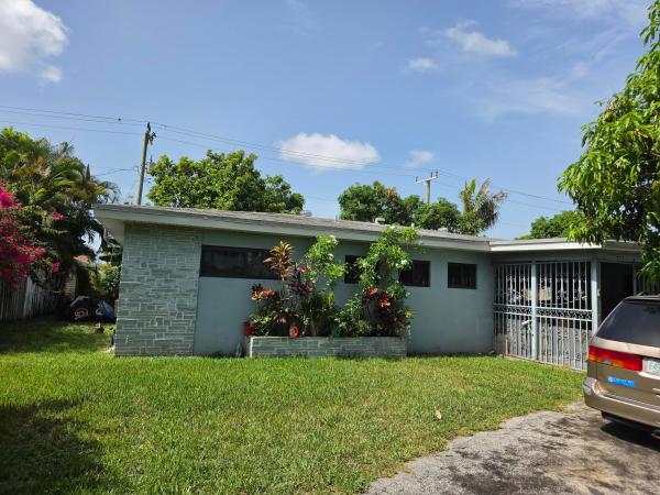 660 NE 181st St, Unincorporated Dade County, Florida 33162, image 2