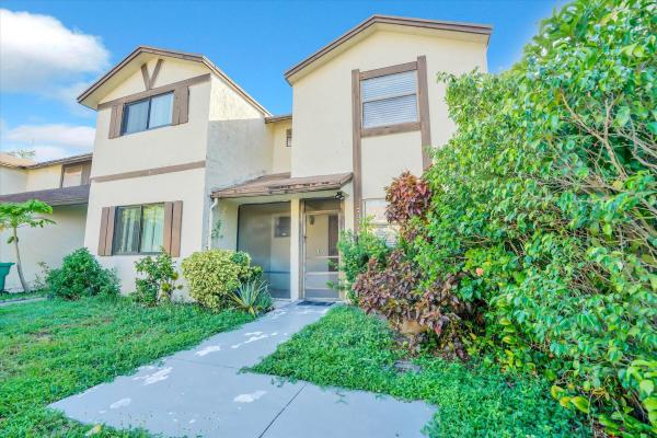 Townhomes Of Inverrary 32, 7357 NW 34th St, Lauderhill, Florida 33319, image 2