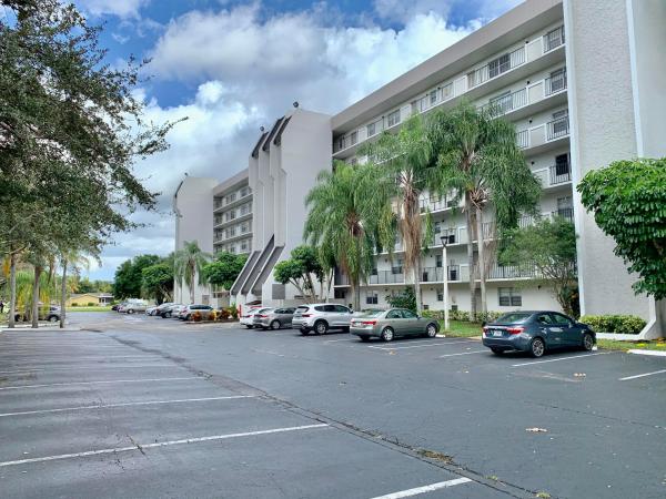 Rolling Hills Golf And Tennis Club, 3100 W Rolling Hills Cir #309, Davie, Florida 33328, image 2