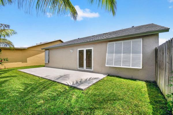 5052 Arbor Glen Cir, Lake Worth, Florida 33463, image 3