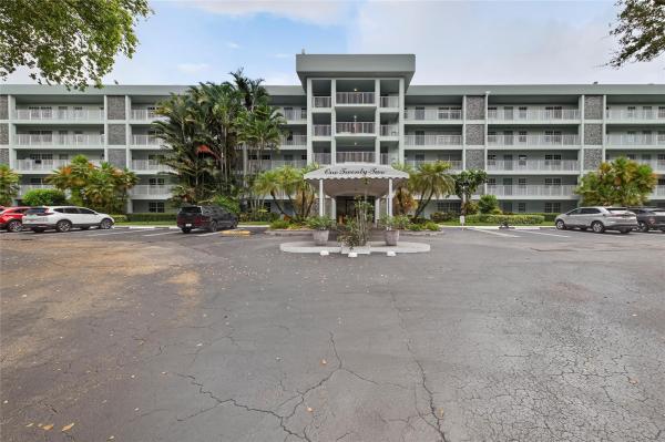 Cypress Grove At Palm-Aire, 802 Cypress Grove Ln #503, Pompano Beach, Florida 33069, image 3