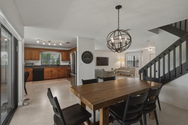 9014 Vineyard Lake Dr, Plantation, Florida 33324, image 2
