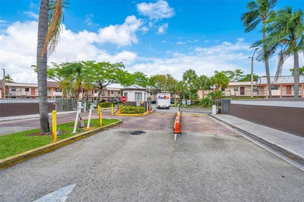870 NE 207th Ter #204-9, Unincorporated Dade County, Florida 33179, image 3