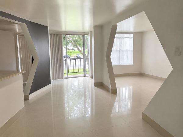 International Village At Inverrary, 3690 Inverrary Dr #2Z, Lauderhill, Florida 33319, image 3