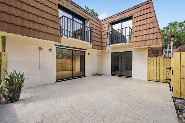 Village Of Sandalwood Lakes North, 183 Charter Way, West Palm Beach, Florida 33407, image 3