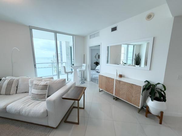 Met 1, 300 S Biscayne Blvd #T-2208, Miami, Florida 33131, image 1