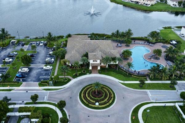 Bonterra, 9207 W 33rd Ln, Hialeah, Florida 33018, image 2
