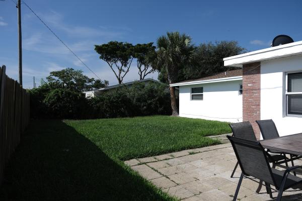 980 Woodland Ave, Haverhill, Florida 33415, image 2