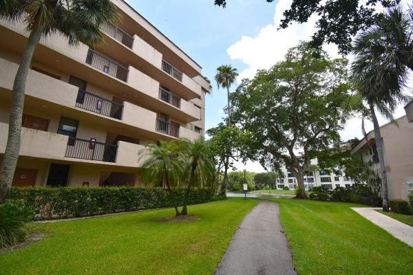 Applewood Village 2, 2768 S Carambola Cir #302, Coconut Creek, Florida 33066, image 3