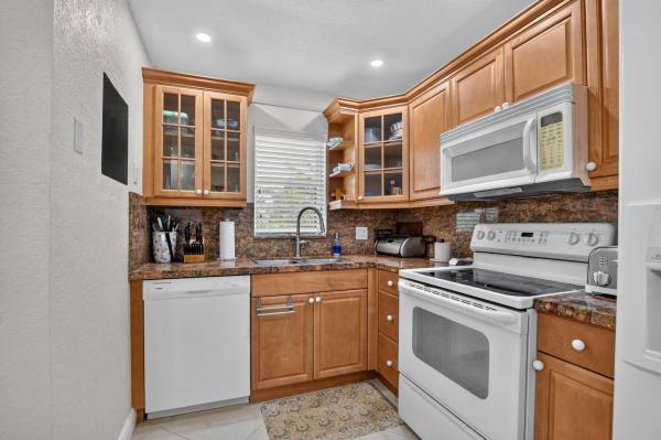 The Palms Of Deer Creek, 2460 Deer Creek Country Club Blvd #206-A, Deerfield Beach, Florida 33442, image 2