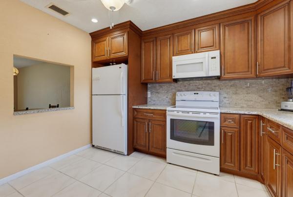 676 Laconia Cir #B, Lake Worth, Florida 33467, image 2