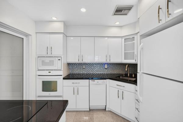 Country Club Terrace, 4836 NE 23rd Ave #31, Fort Lauderdale, Florida 33308, image 1