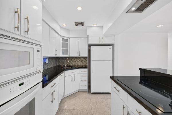 Country Club Terrace, 4836 NE 23rd Ave #31, Fort Lauderdale, Florida 33308, image 3