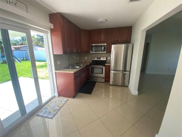 Weidlings, 6325 Grant Ct, Hollywood, Florida 33024, image 2