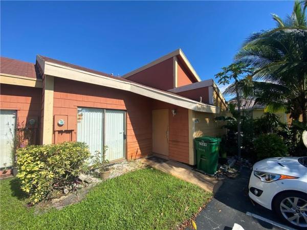 Orchard Lake Townhouses, 2449 NW 55th Ave, Lauderhill, Florida 33313, image 1