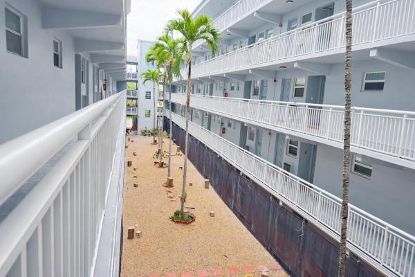 Gulfstream Garden, 215 SE 3rd Ave #306D, Hallandale Beach, Florida 33009, image 1