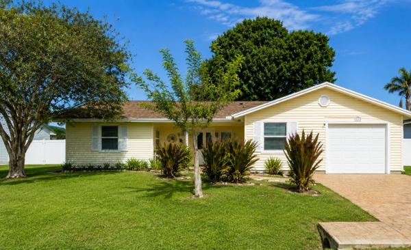 2490 SE Whitehorse St, Port St. Lucie, Florida 34984, image 3
