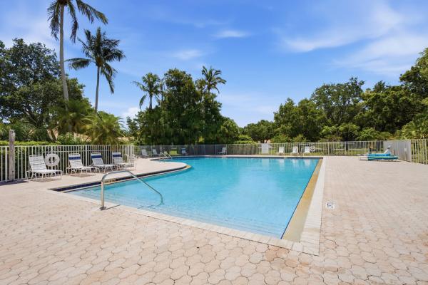 Sun Terrace At The Oaks, 10701 Chapman Oak Ct, Palm Beach Gardens, Florida 33410, image 2