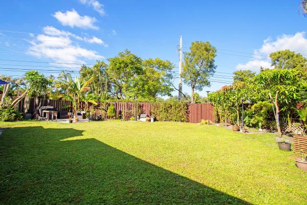 Quincey Park, 10048 SW 16th St, Pembroke Pines, Florida 33025, image 2