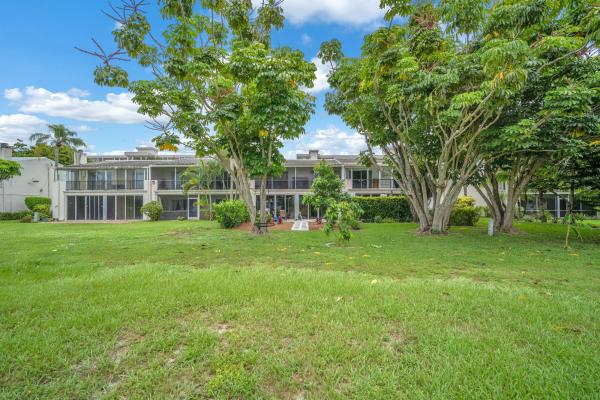 Townhouses At Palm-Aire, 3119 N Palm Aire Dr, Pompano Beach, Florida 33069, image 2