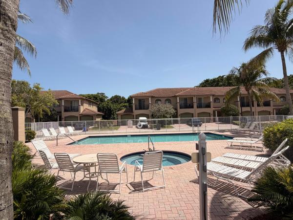 6272 S Military Trl #203, Lake Worth, Florida 33463, image 1
