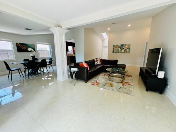 West Deerfield Beach, 330 SW 35th Ave, Deerfield Beach, Florida 33442, image 2