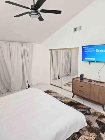 Sugar Pond Manor, 1255 Periwinkle Pl, Wellington, Florida 33414, image 3