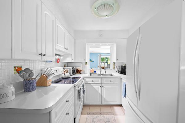 Palm Beach Cabana Colony, 12104 Hillman Dr, Palm Beach Gardens, Florida 33410, image 3
