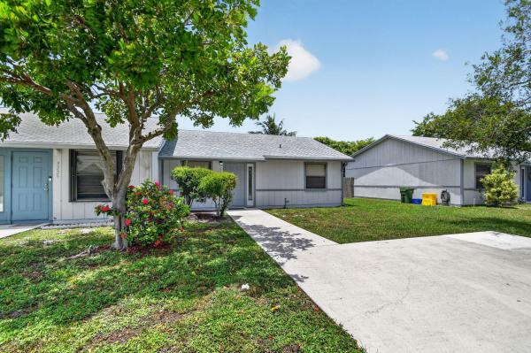 Pine Needle Park, 3221 Foxridge Ct, Palm Springs, Florida 33461, image 2