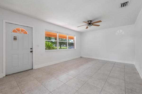 925 S Pine St, Lake Worth, Florida 33460, image 2