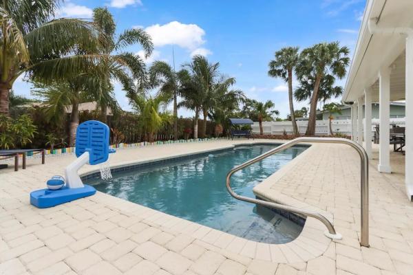 Thumb Point, 608 Malabar Ave, Fort Pierce, Florida 34949, image 2