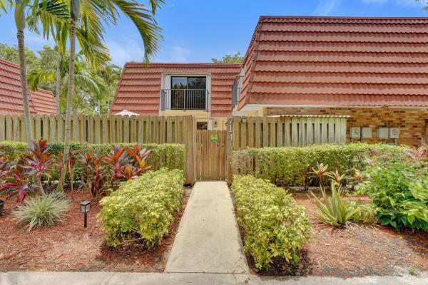 Waterford Courtyards At Jacaranda, 714 NW 98th Cir, Plantation, Florida 33324, image 3